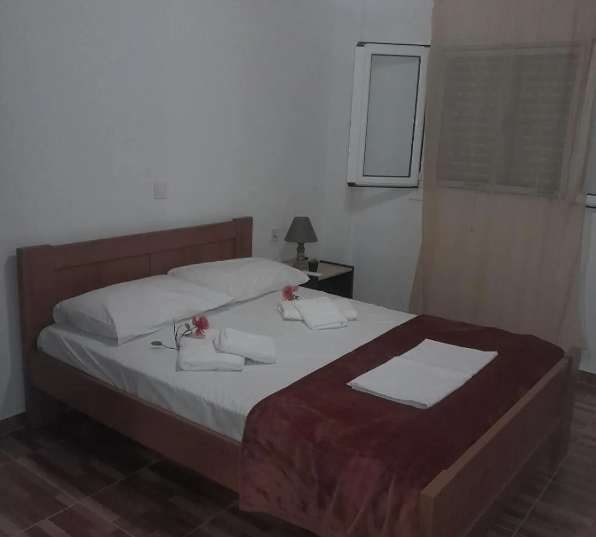 Sofia'S Rooms Himarë 0*,